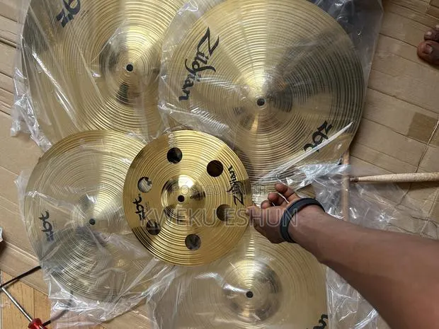 Zildjian ZBT Set of Cymbals · Photo 1