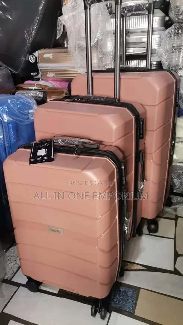 Suitcase 1 · Photo 1