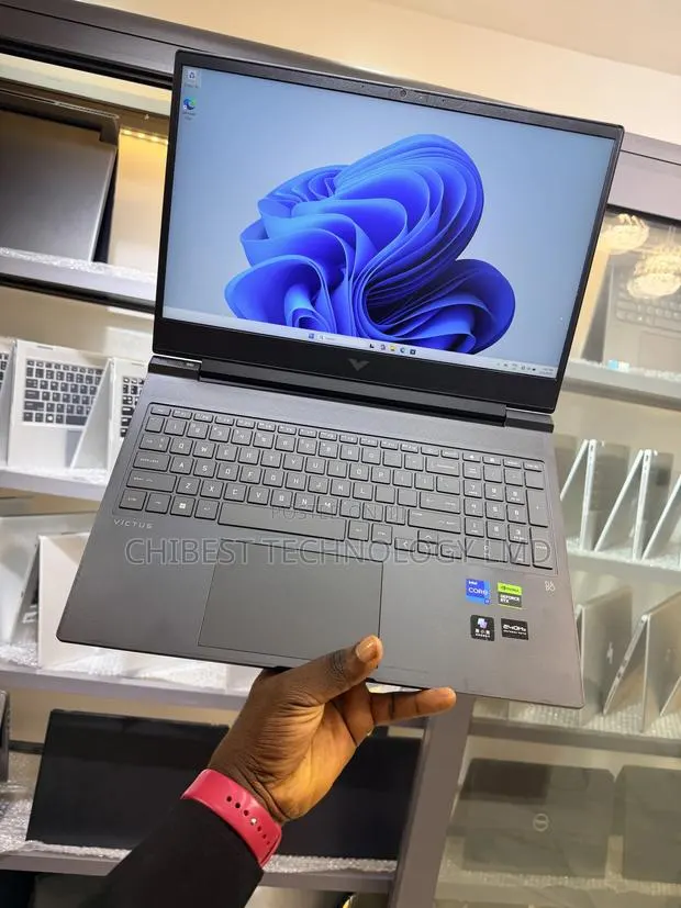 Laptop HP Victus 15 16GB Intel Core i7 SSD 1T · Photo 1