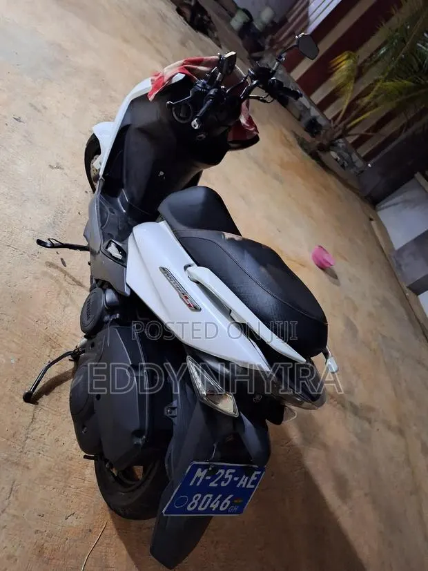 Yamaha Majesty 2010 Black · Photo 1