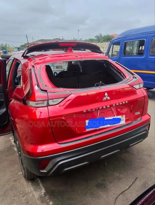 2022 Mitsubishi Eclipse Cross Heated Tailgate Back Glass Available · Photo 1