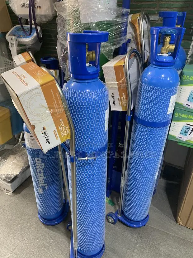 15 Litres Oxygen Cylinder With Trolley and Oxygen Regulator · Photo 1