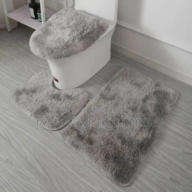 3 in 1 Fluffy Toilet Doormat · Photo 1
