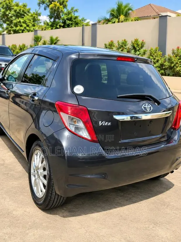 Toyota Vitz 1.3 FWD 3dr 2012 · Photo 1