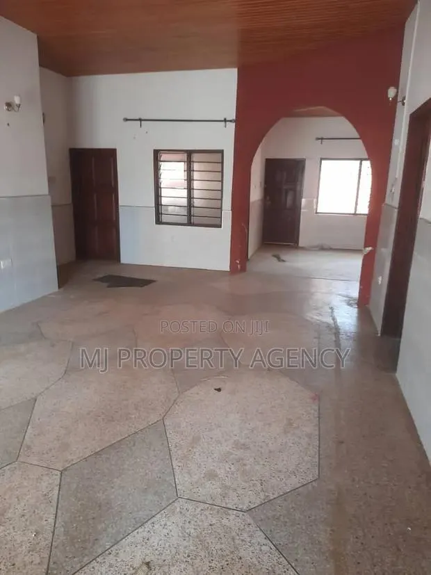 4bdrm House in Golf Estate, Community 25 for sale · Photo 1