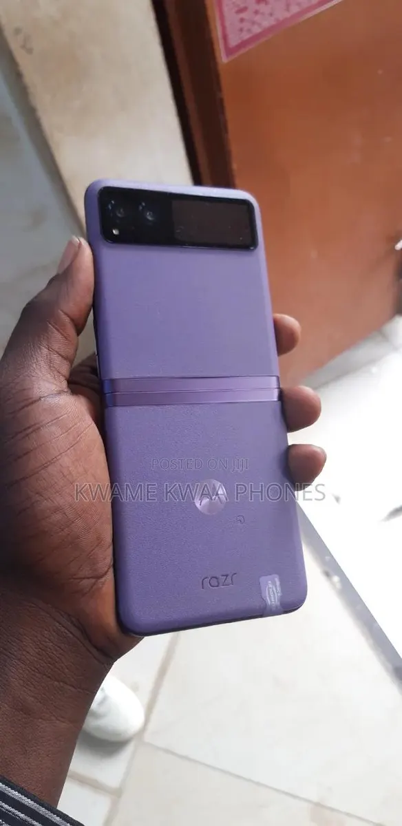 Motorola Razr 40s 256 GB Purple · Photo 1