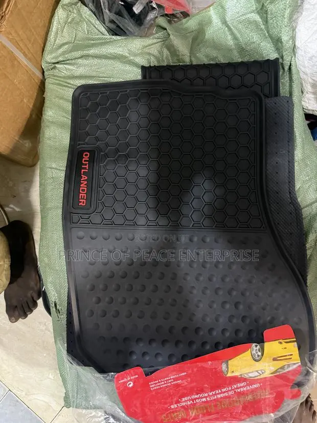 Mitsubishi Outlander Floor Mat · Photo 1