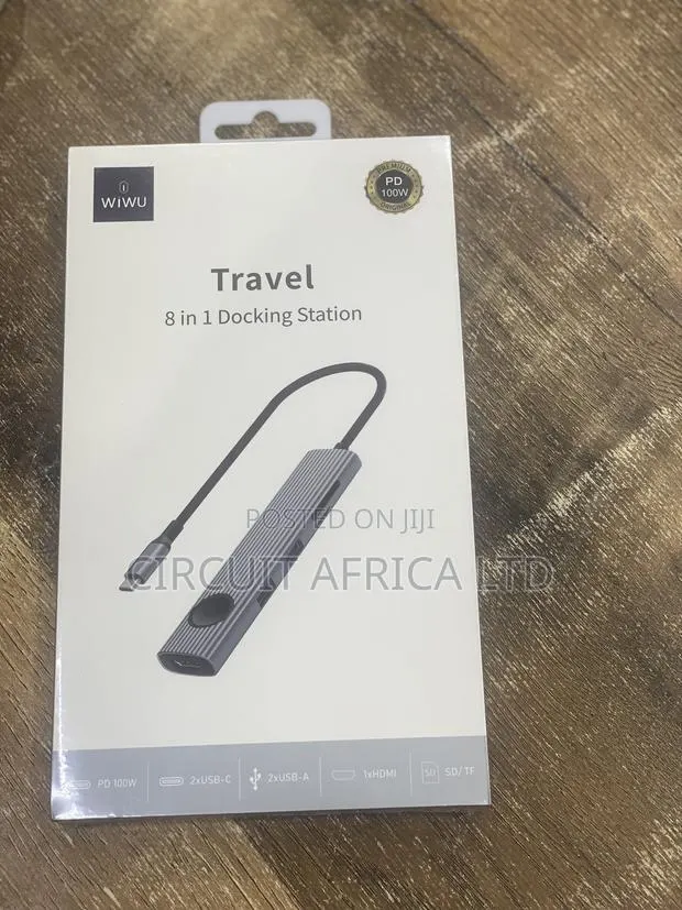 Travel 8 in 1 Docking Station · Photo 1