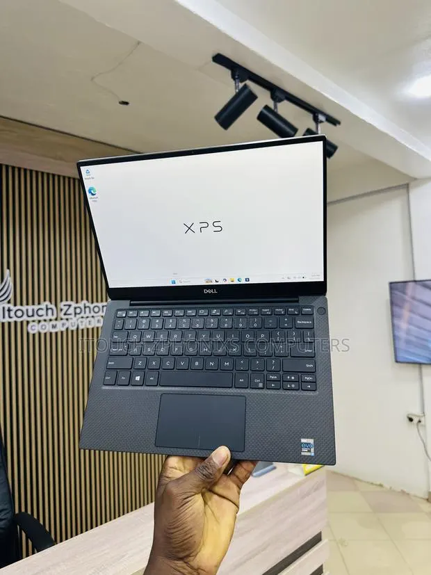 Laptop Dell XPS 13 1GB Intel Core i7 SSD 512GB · Photo 1