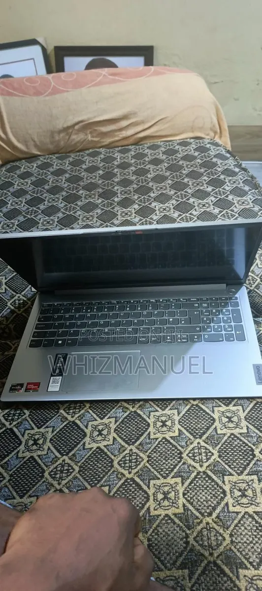 New Laptop Lenovo Ideapad 3 8GB AMD Ryzen 3 SSD 256GB · Photo 1