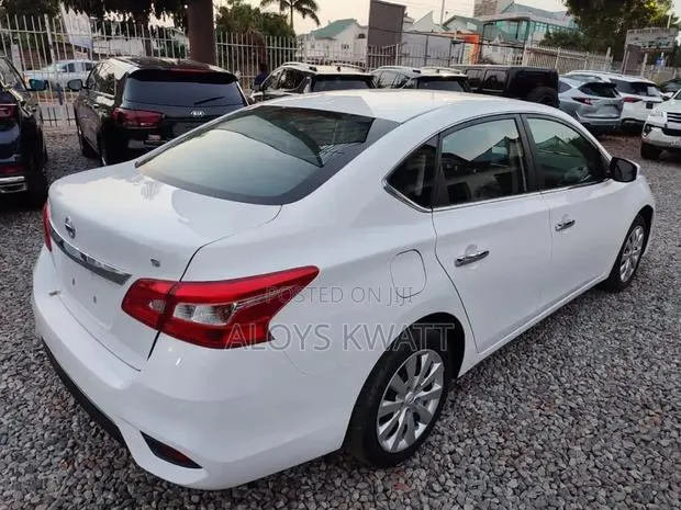 Nissan Sentra S 2018 White · Photo 1