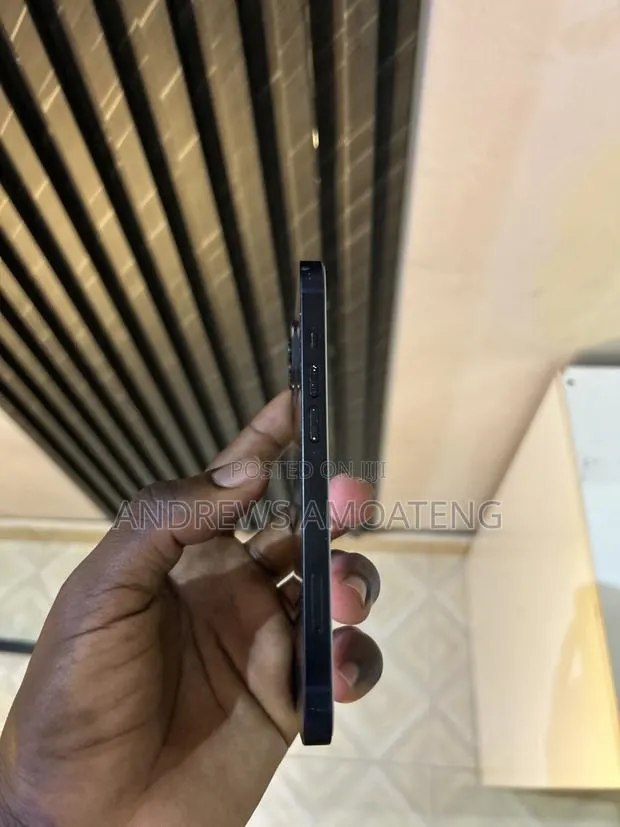 Apple iPhone 13 128 GB Black · Photo 1