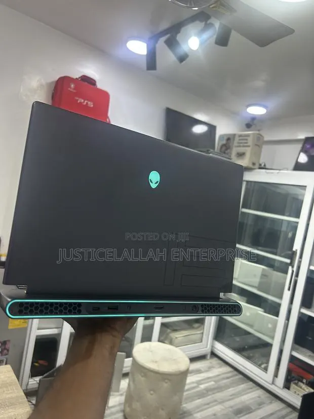 Laptop Alienware M15 R7 32GB Intel Core i9 SSD 1T · Photo 1