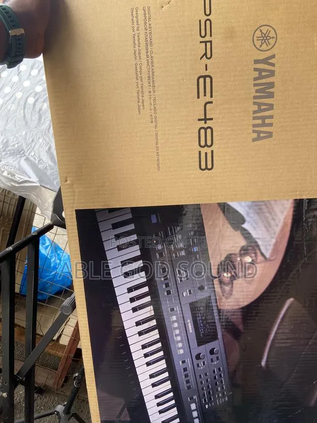 PSR E483 Yamaha Keyboard · Photo 1