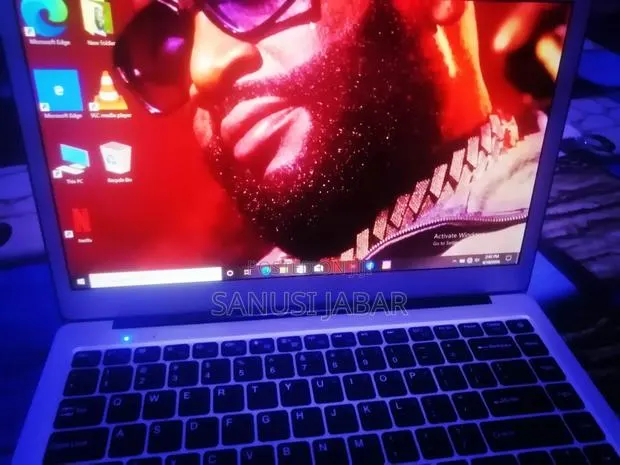 Laptop 4GB Intel HDD+SSD 350GB · Photo 1