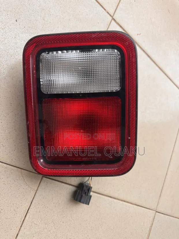 Jeep Gladiator Tail Driver Side Tail Light · Photo 1
