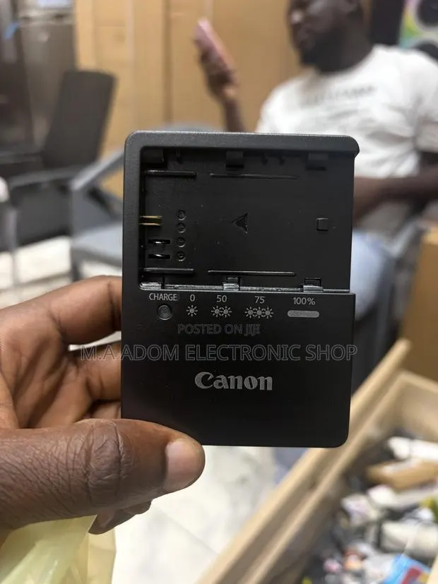 Lp E6N Lithium Battery Charger · Photo 1