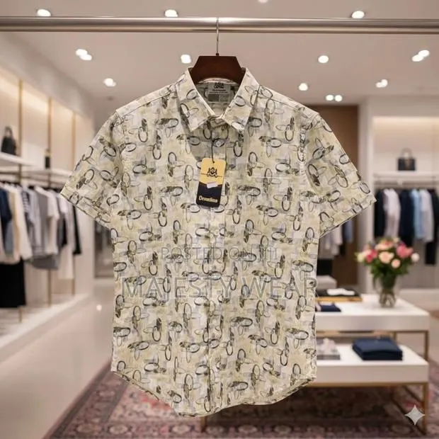 Short Sleeve Casual Shirt · Photo 1