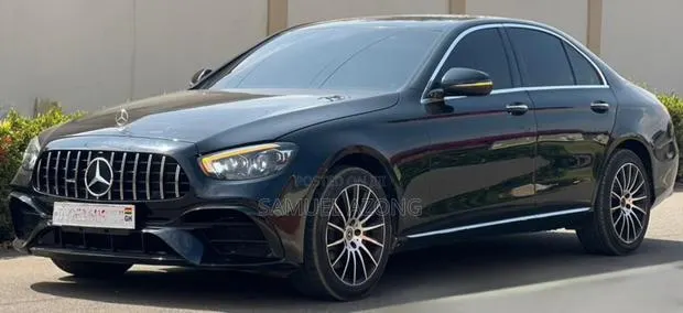 Mercedes-Benz E300 4Matic AWD Sedan (2.0L 4cyl 9A) 2017 Black · Photo 1