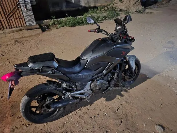 Honda NC700X 2016 Green · Photo 1