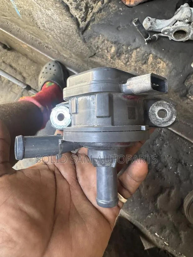 Honda Auxiliary Electric Water Pump · Photo 1