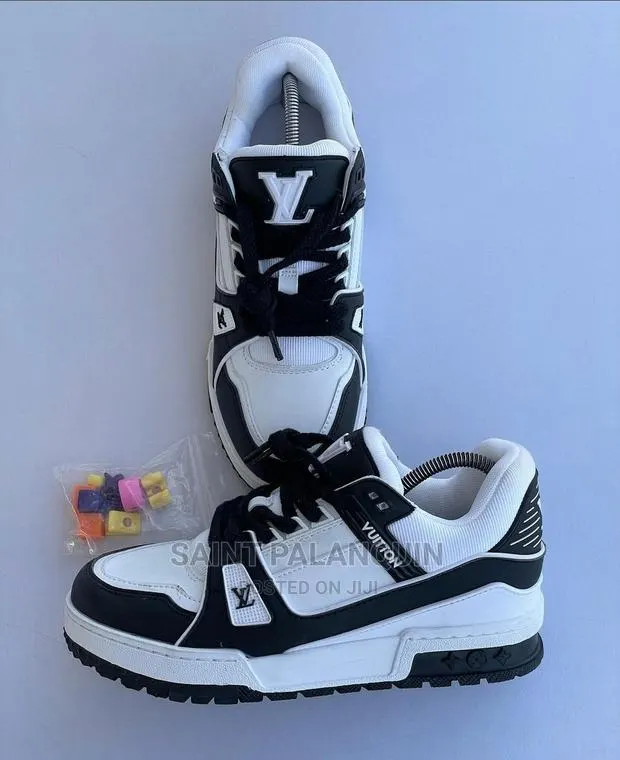 Louis Vuitton Sneakers · Photo 1
