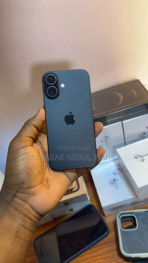 Apple iPhone 16 128 GB Black · Photo 1