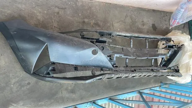 Hyundai Elantra Front Bumper · Photo 1