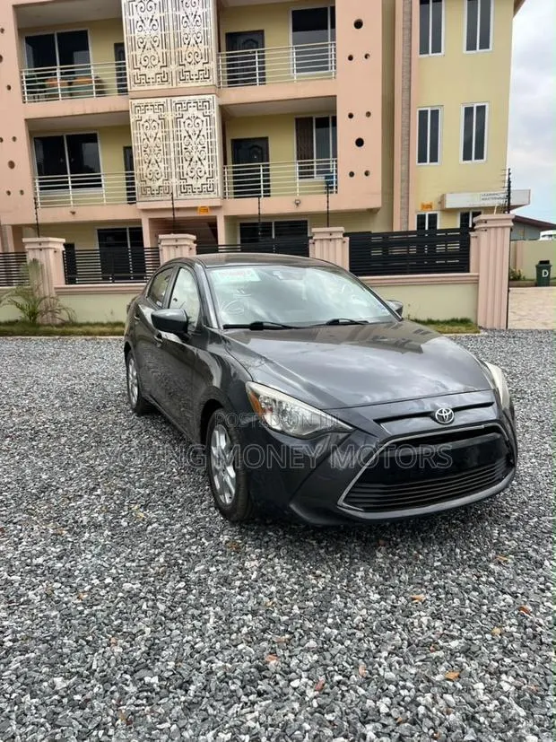 Toyota Yaris iA 1.5 FWD 2017 Black · Photo 1