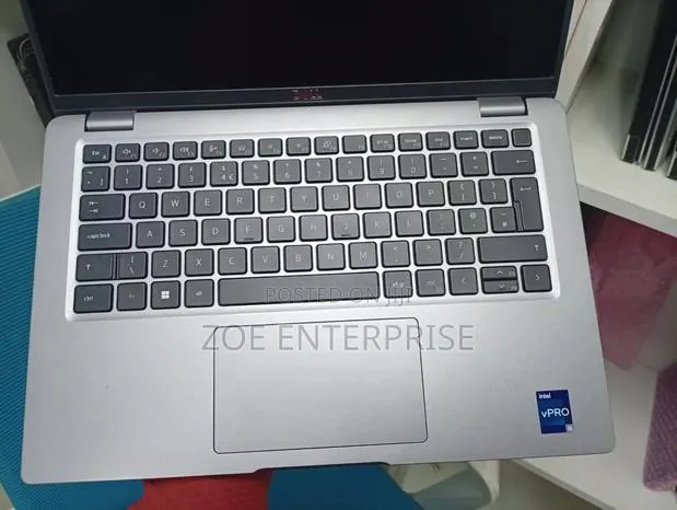 Laptop Dell Latitude 3330 8GB Intel Core i5 SSD 256GB · Photo 1