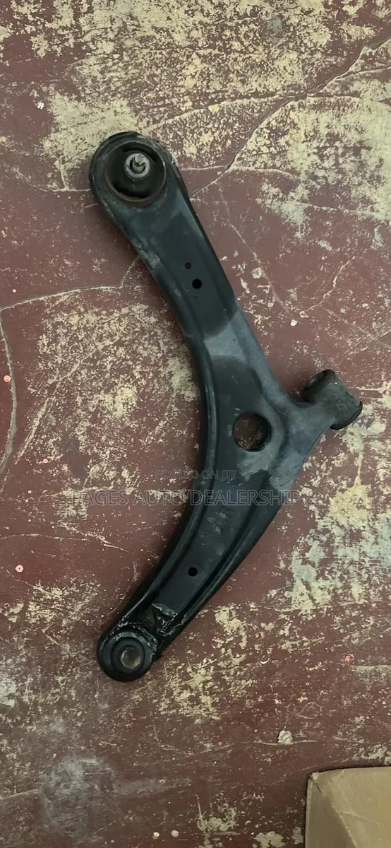 Mitsubishi Outlander Lower Arm 2016-2021 · Photo 1