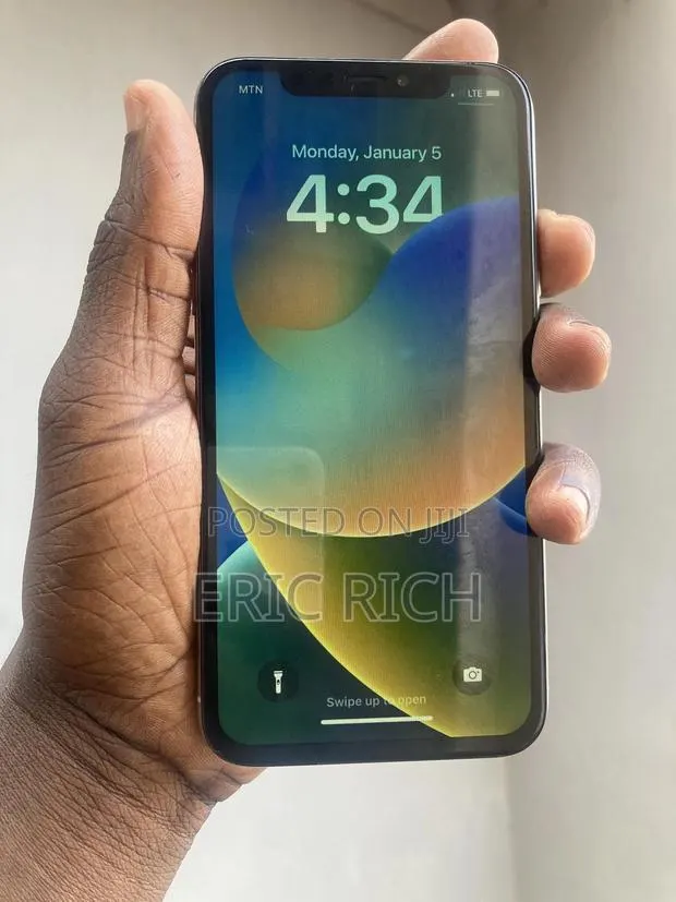 Apple iPhone X 256 GB White · Photo 1