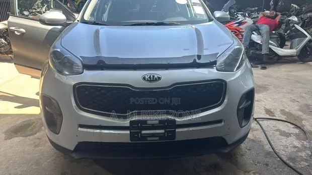 Kia Sportage 2018 Silver · Photo 1