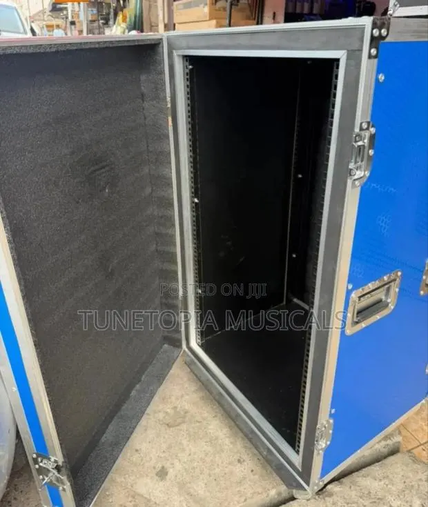 18u Paded Amplifier Rack (Straight) · Photo 1