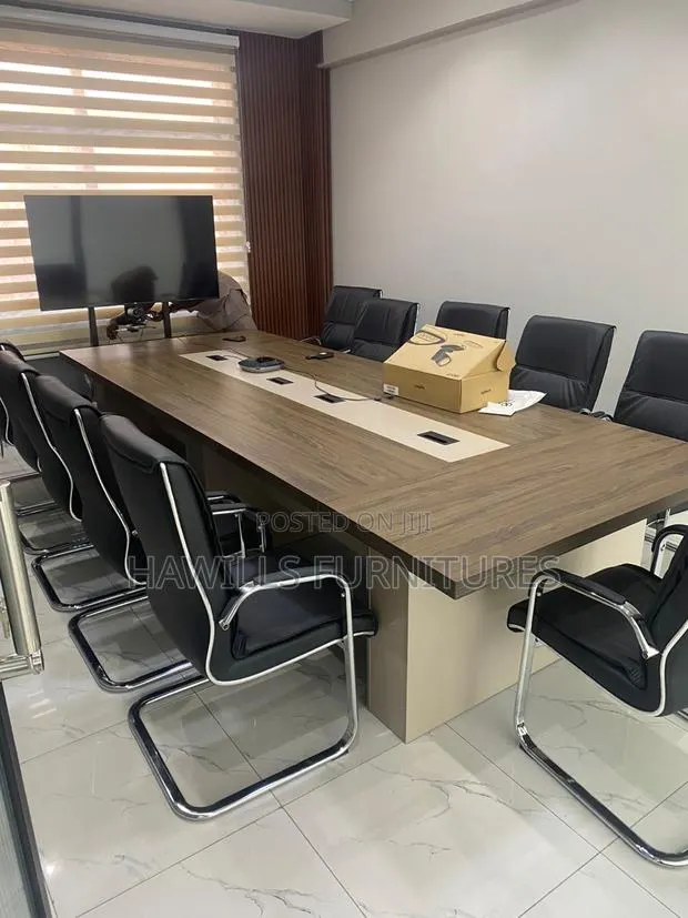 12 Persons Office Confrence Table · Photo 1