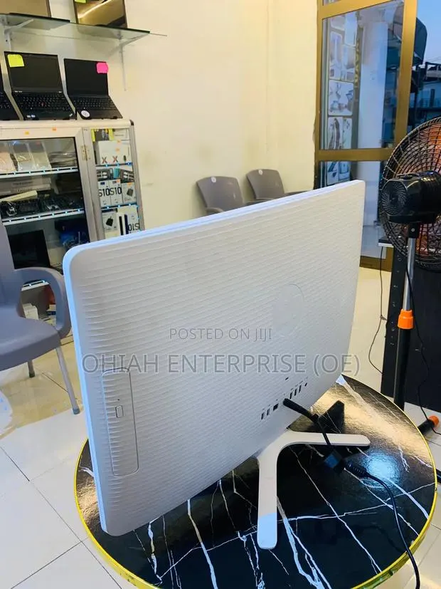 HP 24-G020 All in One Touchscreen Monitor for Sale · Photo 3