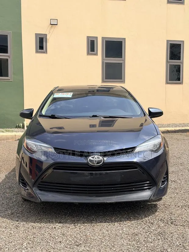 Toyota Corolla 2017 Blue · Photo 1