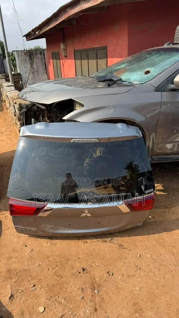 Mitsubishi Outlander 2016,2017,2018,2019,2020 Boot /Tailgate Complete · Photo 1