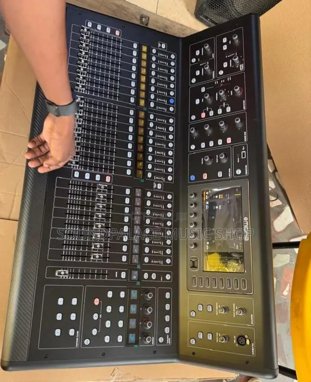 Midas M32 Live, a Professional 40-Input Digital Mixer · Photo 3