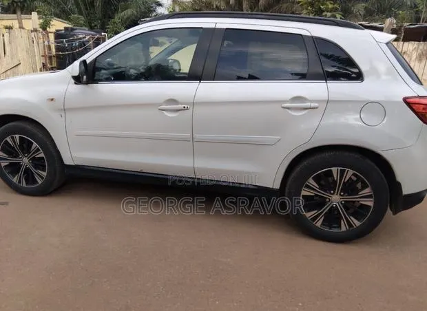 Mitsubishi Outlander Sport ES 2015 White · Photo 1