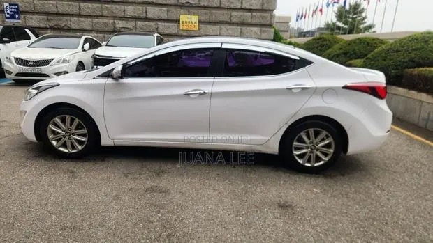 Hyundai Avante 2016 White · Photo 1