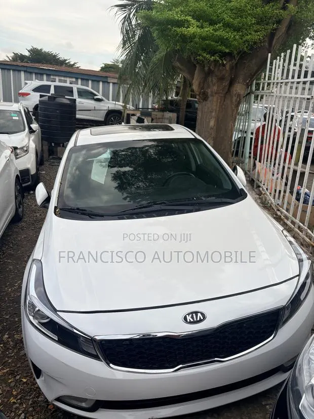 Kia Forte EX Sedan 2017 White · Photo 1