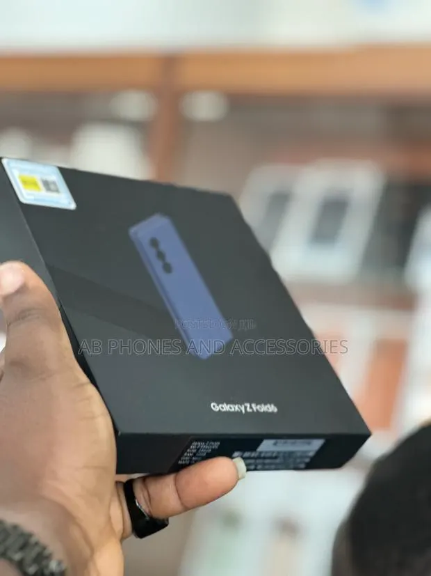 New Samsung Galaxy Z Fold6 256 GB Blue · Photo 1