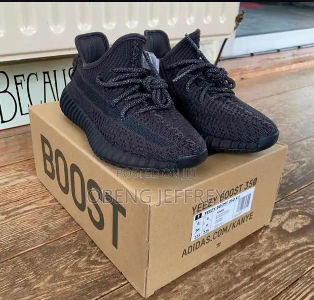 Original Adidas Yeezy Boost 350 Black · Photo 1