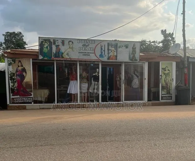 4-in-1 Roadside Container Store for Rent at Oduom · Photo 1