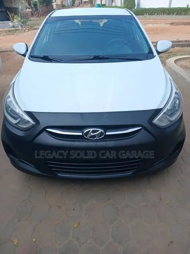 Hyundai Accent 2012 White · Photo 1