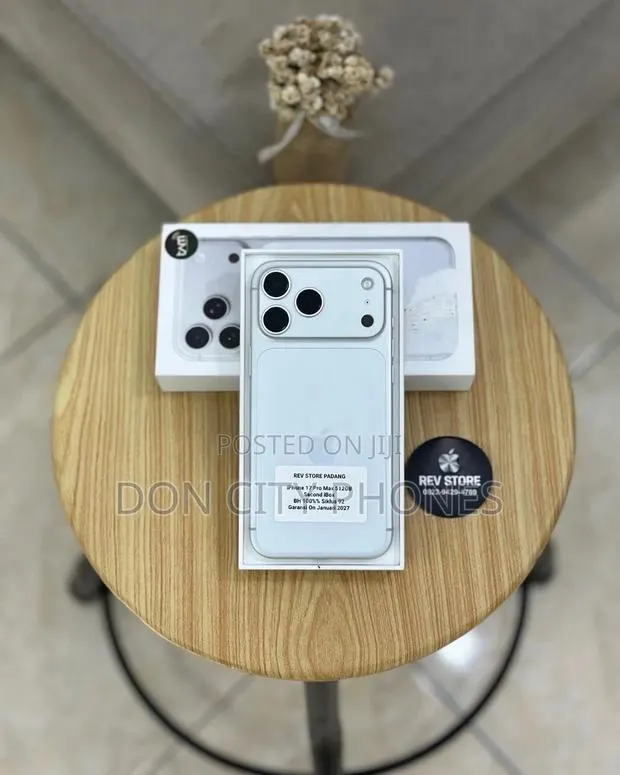 Apple iPhone 17 Pro Max 256 GB Silver · Photo 1