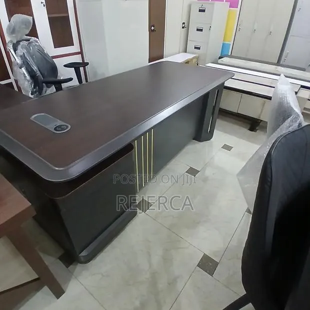 Exexecutive L Shaped Desk · Photo 1