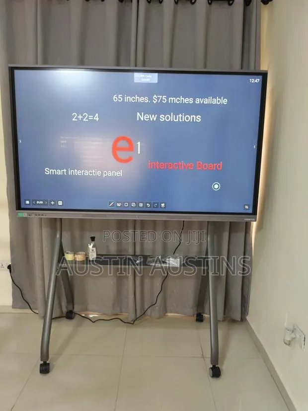65 Inches Brand New Touschreen Smart Interactive Board With Camera · Photo 1