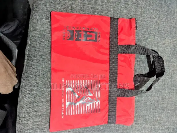 14 Inch Red, Vintage Zippered Laptop Sleeve Cover Bag · Photo 1